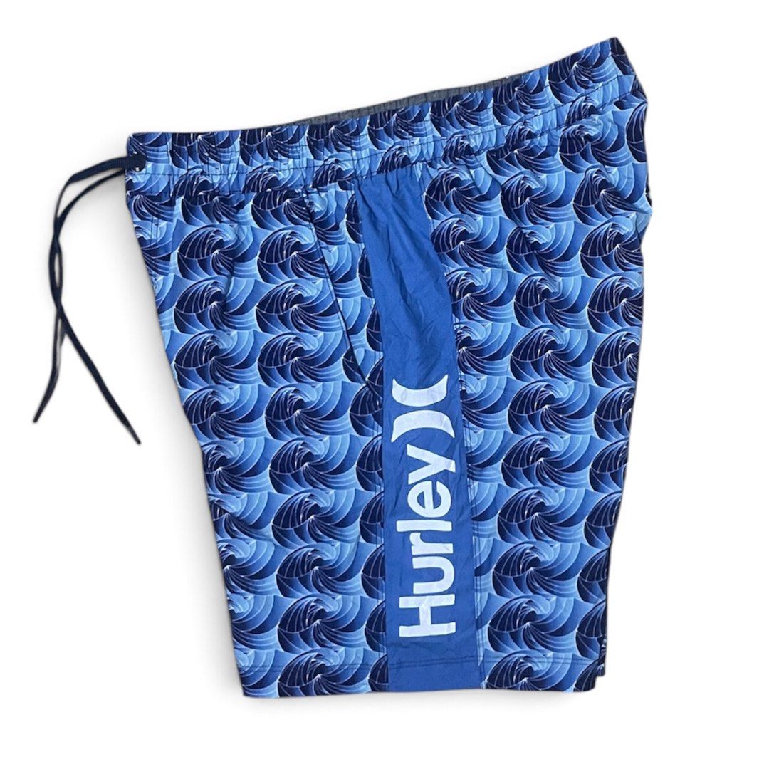 Hurley Short (Category: Shorts) located in Valenzuela. Submitted by nk_thriftshop (Listing ID 1464419406, Image 1). Description: Dimes: Waist 28 to 34 Length: 16inch Leg Opening: 10inch Issue: None Contion: 10/10 Color Rate: 10/10.