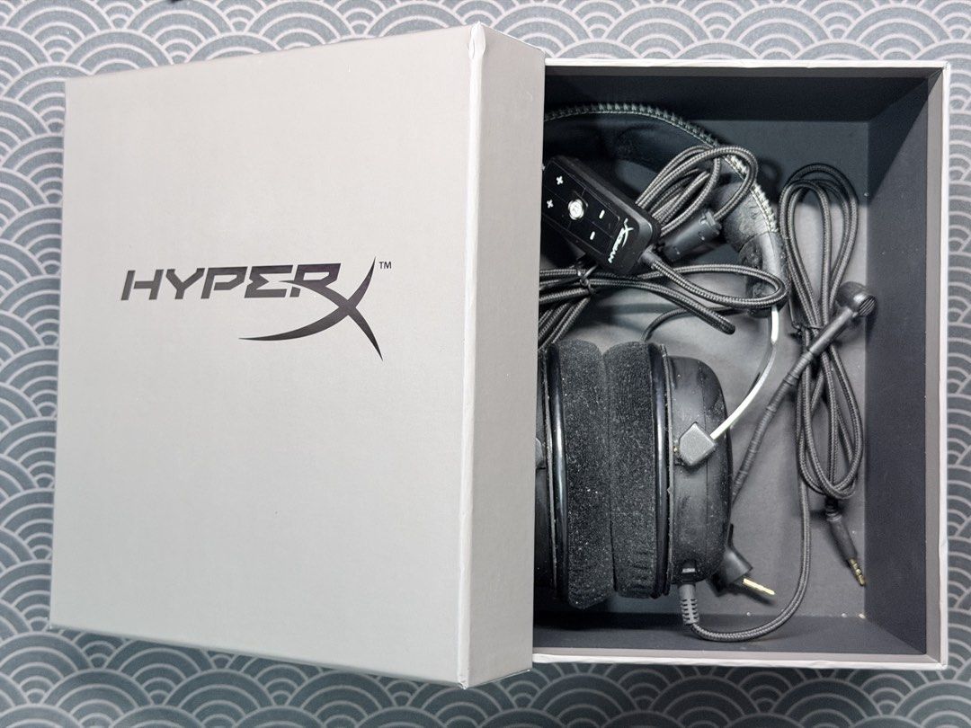 HyperX Wired Headset (Category: Headphones & Headsets) located in Ipoh. Submitted by jaydenws98 (Listing ID 1464403491, Image 3). Description: HyperX Wired Headset Functionality (Mic, Sound, Dongle 7.1 Controller) all ok Comes with box PM for more details.