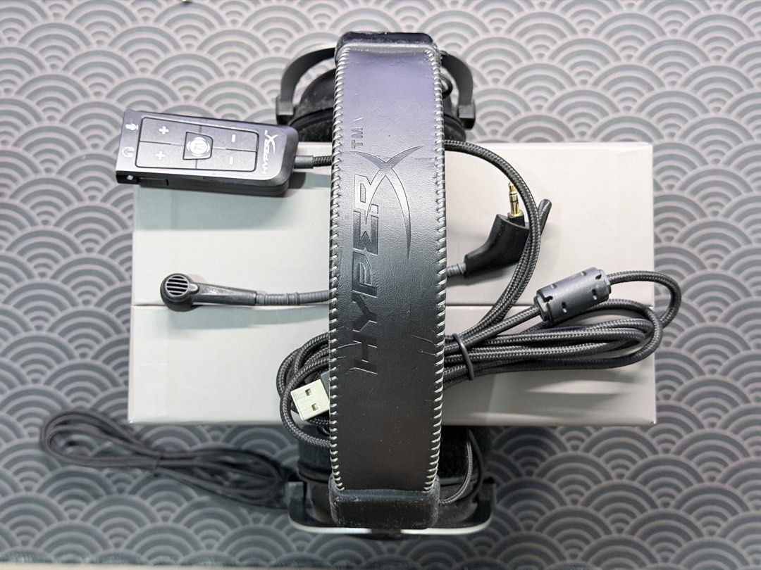 HyperX Wired Headset (Category: Headphones & Headsets) located in Ipoh. Submitted by jaydenws98 (Listing ID 1464403491, Image 2). Description: HyperX Wired Headset Functionality (Mic, Sound, Dongle 7.1 Controller) all ok Comes with box PM for more details.