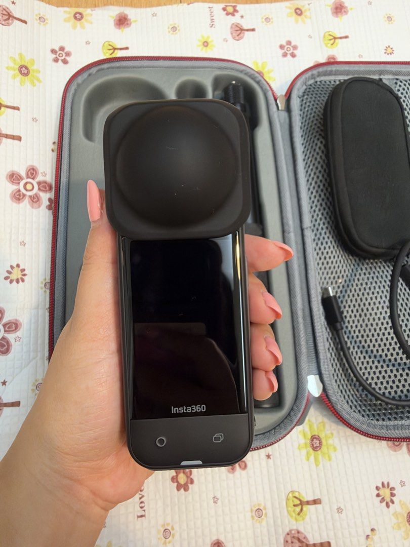 Insta360 x5 Starter Bundle (good as new, used twice only) (Category: Cameras) located in Manila. Submitted by leee25 (Listing ID 1464427839, Image 1). Description: Insta360 x5 Starter Bundle with original box Used twice only No issue, no scratch, no dent 100% smooth Bought last year With free pouch case and tempered glass RFS: hindi nagagamit.