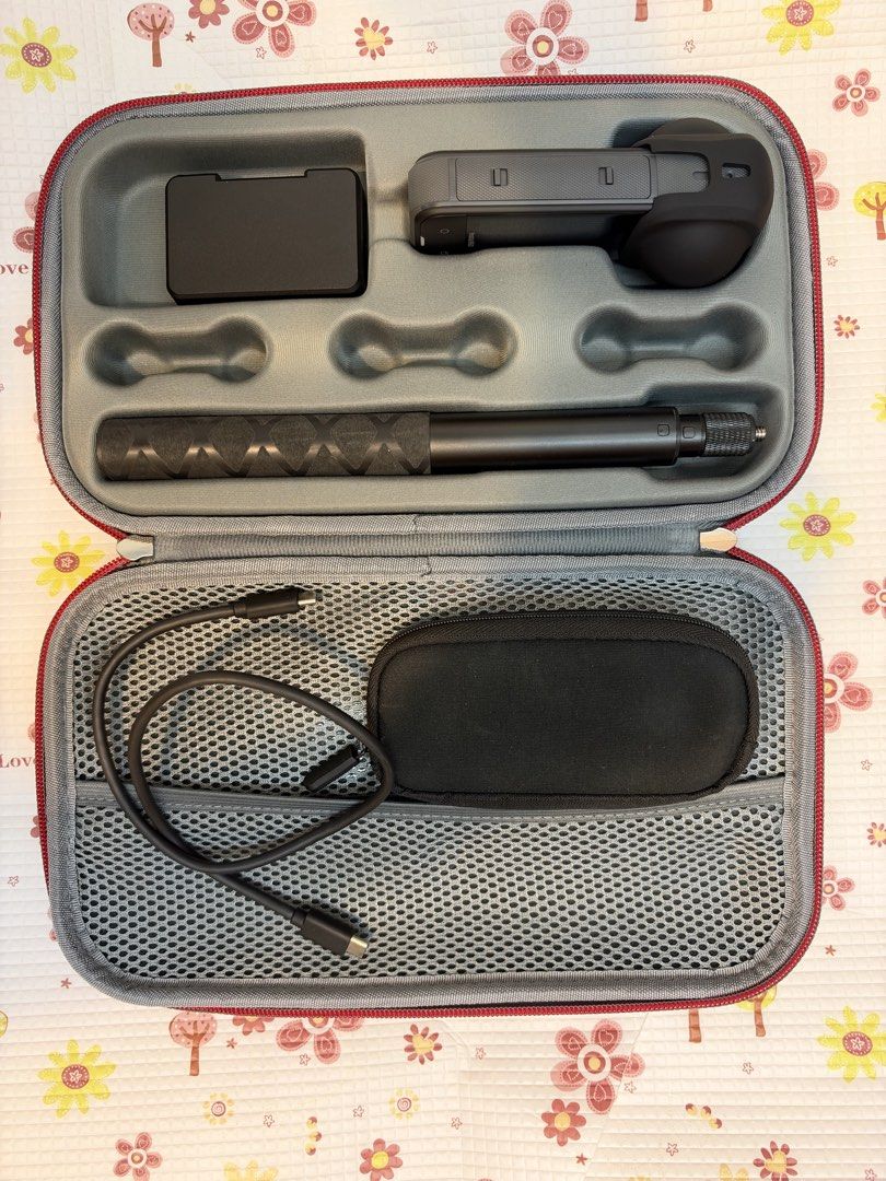 Insta360 x5 Starter Bundle (good as new, used twice only) (Category: Cameras) located in Manila. Submitted by leee25 (Listing ID 1464427839, Image 2). Description: Insta360 x5 Starter Bundle with original box Used twice only No issue, no scratch, no dent 100% smooth Bought last year With free pouch case and tempered glass RFS: hindi nagagamit.