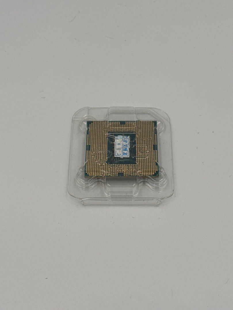 Intel Core i5-4390 CPU Processor (Category: Computer Parts) located in Singapore. Submitted by leeyummy (Listing ID 1464465249, Image 3). Description: - Intel Core i5-4390 Processor - Base Clock Speed: 3.40GHz - Made in Vietnam - Comes in protective plastic casing - Ready for your PC build.