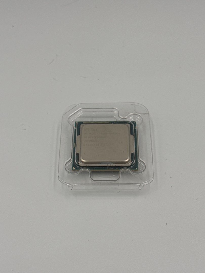 Intel Core i5-4390 CPU Processor (Category: Computer Parts) located in Singapore. Submitted by leeyummy (Listing ID 1464465249, Image 2). Description: - Intel Core i5-4390 Processor - Base Clock Speed: 3.40GHz - Made in Vietnam - Comes in protective plastic casing - Ready for your PC build.