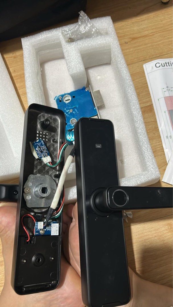 Intelligent Digital Door Lock with Handle (Category: Locks, Doors & Gates) located in Pasig City. Submitted by jamish__2 (Listing ID 1464396248, Image 2). Description: RFS: Impulsive buying, wla naman mgkakabit 😅 bought on sale at 2499. Benta nlng, box opened and tested before buying kaya confirmed in working condition. - basic Smart Lock - Sleek handle design - Installation guide and cutting template included - Simple and quick setup.