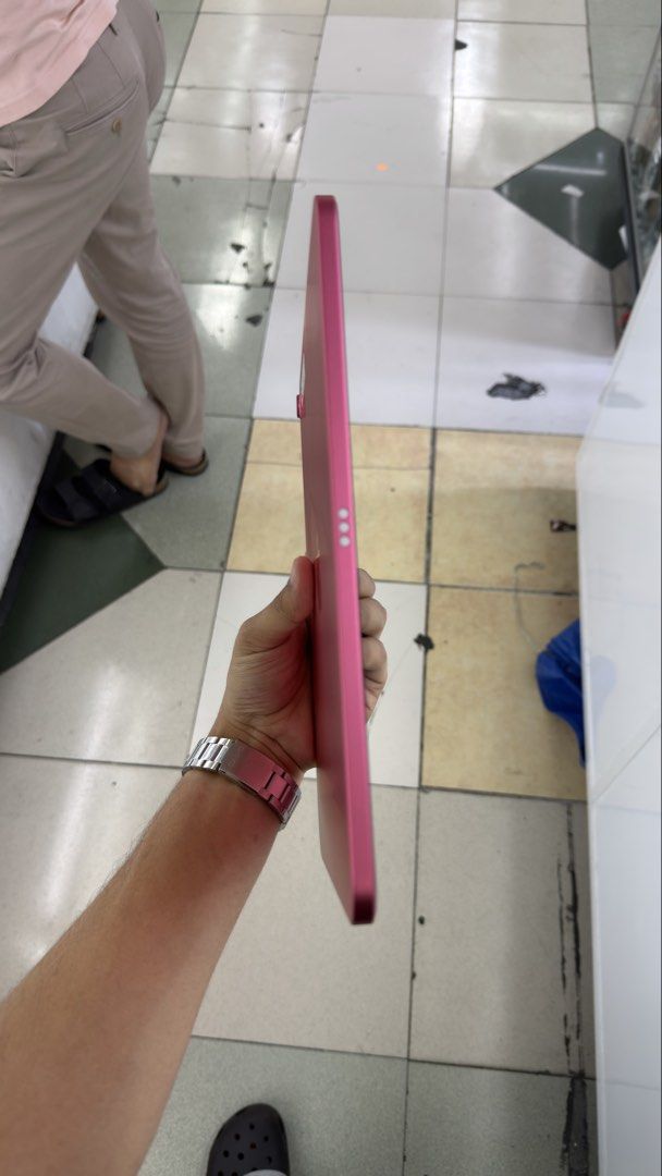 iPad A16 128gb Wifi Only 93% BH with same serial box (Category: iPad) located in Manila. Submitted by carimgadgets (Listing ID 1464506599, Image 2). Description: .