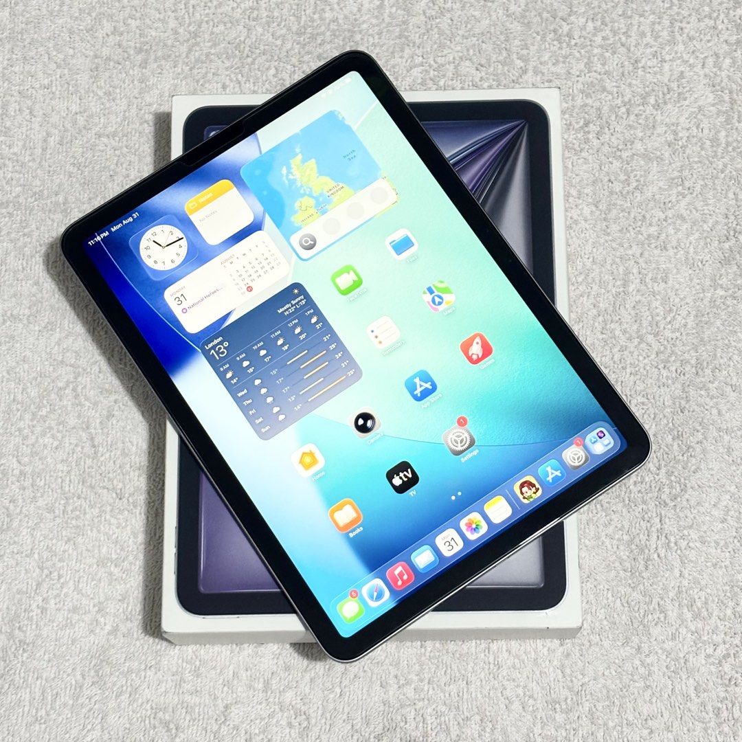 Ipad Air M3 7th Generation Spacegray (Category: iPad) located in Pasig City. Submitted by ela_zen15 (Listing ID 1464407038, Image 2). Description: BEWARE OF SCAMMERS. Maraming mura pero mapapamura kana lang after. Ingat po sa mga bagong modus. Yung third party po and marami pa. Sale or Swap Swapping is higher than selling price Ipad Air 7 M3 128gb Spacegray 11 inches Truetone working 100% Smooth (like new) Ok fingerprint Ok wifi Ok battery No iss