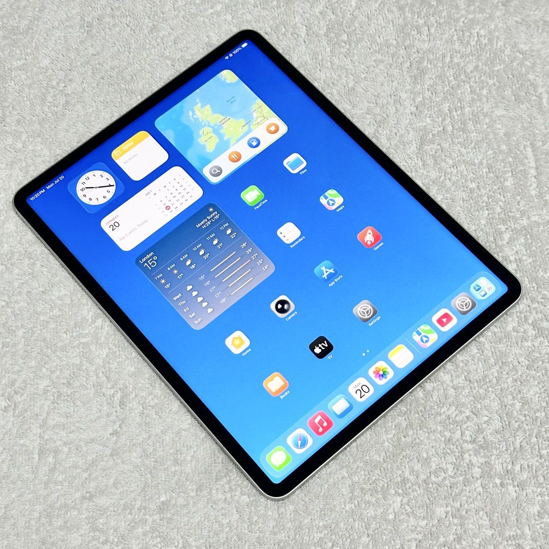 Ipad Pro M1 12.9 inches 5th generation (Category: iPad) located in Pasig City. Submitted by ela_zen15 (Listing ID 1464406882, Image 2). Description: BEWARE OF SCAMMERS. Maraming mura pero mapapamura kana lang after. Ingat po sa mga bagong modus. Yung third party po and marami pa. Sale or Swap Swapping is higher than selling price Ipad Pro M1 12.9 inches 5th generation 128gb Silver Truetone working Ok Face ID Ok wifi Ok battery No issue No apple i