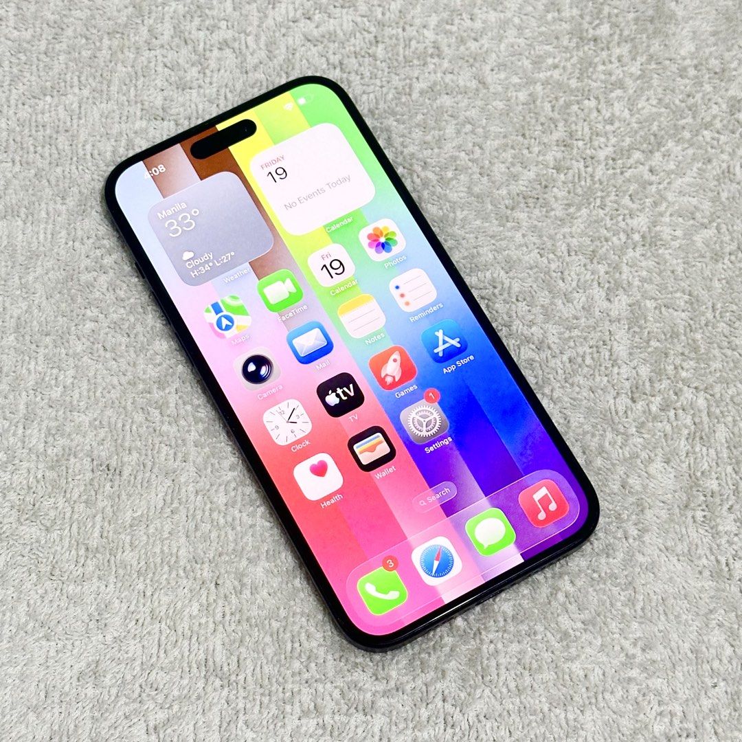 Iphone 15 Plus 128gb Factory Unlocked (Category: iPhone 15 Series) located in Pasig City. Submitted by ela_zen15 (Listing ID 1464406670, Image 2). Description: BEWARE OF SCAMMERS. Maraming mura pero mapapamura kana lang after. Ingat po sa mga bagong modus. Yung third party po and marami pa. Sale or Swap Swapping is higher than selling price Iphone 15 plus Factory Unlocked (micro sim not esim) 128gb Black 85% Battery Health Truetone working Face I