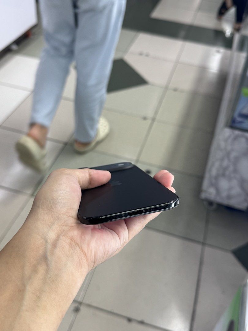 IPHONE 17 AIR 256GB 100%BH SMARTLOCK (Category: iPhone Air Series) located in San Juan City. Submitted by aynaagadgets (Listing ID 1464521289, Image 3). Description: IPHONE 17 AIR 256GB SMARTLOCK SEPTEMBER 2026 STALL #: XB-07 FOR SALE | TRADE / SWAP PASS SA MGA SCAMMERS / THIRD PARTY (RFS: Buy and Sell) ⬇️DETAILS⬇️ •256 GB (Other storage is also available) •Black (Other color is also available but price may vary) •100%vh •NTC Variant •99% Smooth 