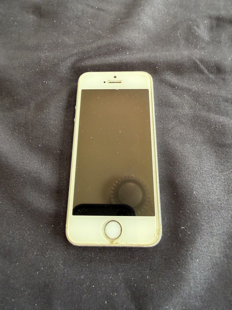 iPhone 5S (Category: Others) located in Manila. Submitted by perrybooo (Listing ID 1464377698, Image 2). Description: FOR SALE: iPhone 5S RFS: Decluttering unused gadgets ‼️ LOCATION: Angeles / San Fernando, Pampanga PRICE: Negotiable PRODUCT DETAILS: - Given as a gift around December 2018 - Used until August 2021 - Used mainly for communication and social media PROS: - If you're interested with just the phone parts, then maybe you should conside