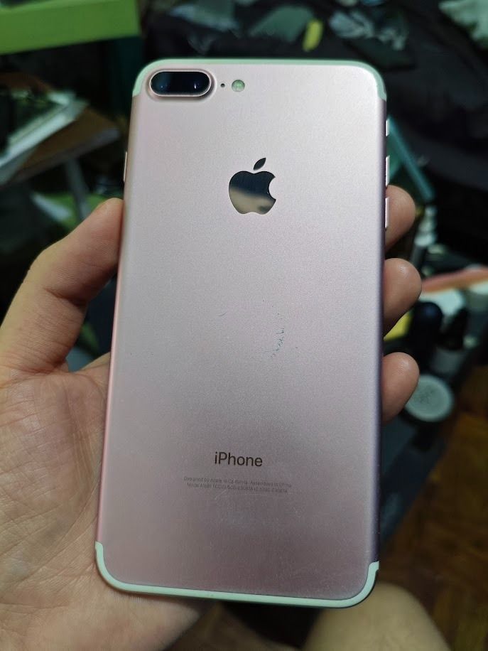 iPhone 7 Plus 32GB (Category: Other Mobile & Gadget Accessories) located in Quezon City. Submitted by Mr.Skyler (Listing ID 1464566989, Image 2). Description: FOR ONLY 4.5K PRICE PERSONAL USED PHONE OPENLINE TO ALL NETWORKS FACTORY UNLOCKED ANY SIM PWEDE around 98% smoothness overall SUPER PRESENTABLE CHECK PICS NA LANG PO 99% BATTERY HEALTH EXCELLENT BATTERY LIFE MEET UPS WITHIN QC OTHER LRT 1 OR MRT 3 STATIONS ADD TRANSPO FEE DELIVER VIA LALAMO