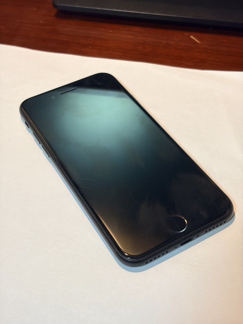iPhone SE3 64GB Black, 手提電話, 手機, iPhone, iPhone SE 系列 - Carousell