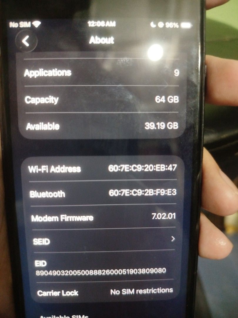 iPhone SE 2nd Generation (Category: iPhone SE Series) located in Manila. Submitted by valgiela22 (Listing ID 1464535103, Image 3). Description: iPhone SE 2020 64GB 4000 FIXED PRICED 76% BATTERY HEALTH MALINAW YUNG CAMERA OPEN LINE ANY SIM PWEDE SUPPORTS LATEST UPDATE IOS 27 A13 BIONIC CHIPSET SAME SA IPHONE 11 ALL PARTS ARE STILL ORIGINAL ISSUES: May black lines malapit sa home button kita naman sa last pic, pero di naman halata pag naka on dark 