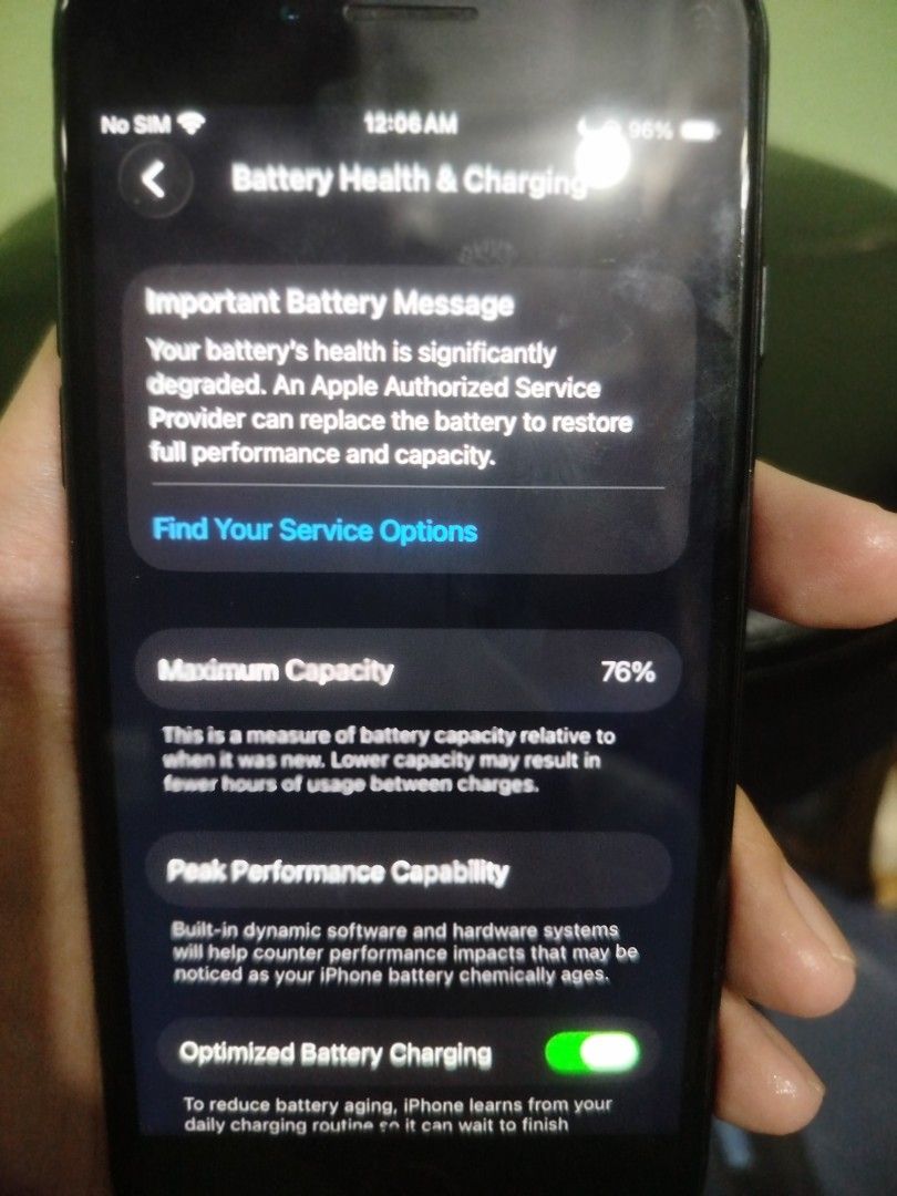 iPhone SE 2nd Generation (Category: iPhone SE Series) located in Manila. Submitted by valgiela22 (Listing ID 1464535103, Image 2). Description: iPhone SE 2020 64GB 4000 FIXED PRICED 76% BATTERY HEALTH MALINAW YUNG CAMERA OPEN LINE ANY SIM PWEDE SUPPORTS LATEST UPDATE IOS 27 A13 BIONIC CHIPSET SAME SA IPHONE 11 ALL PARTS ARE STILL ORIGINAL ISSUES: May black lines malapit sa home button kita naman sa last pic, pero di naman halata pag naka on dark 