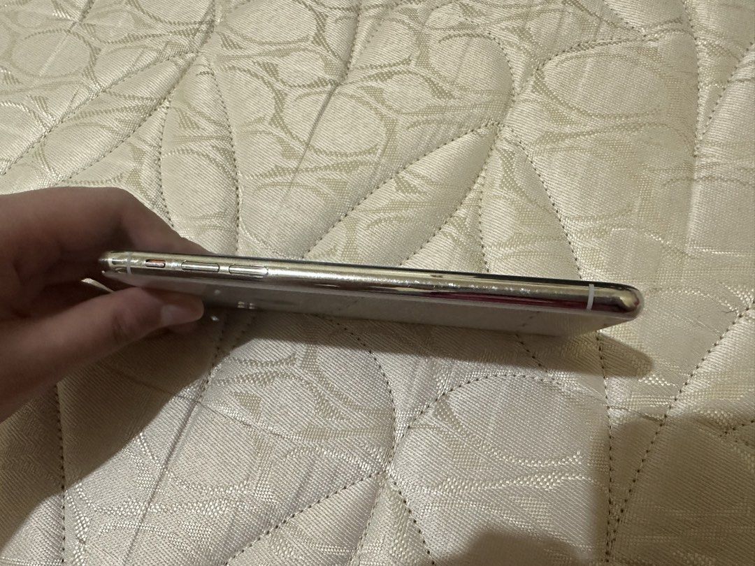 Iphone X (Category: iPhone X Series) located in Manila. Submitted by shopdenisse (Listing ID 1464385306, Image 3). Description: GLOBELOCKED may obvious signs of use screen also has cosmetic scratches but you can cover with screen protector Battery replaced by third party repair shop Pwede pa as your main phone as long as not a gamer, mainly for call/text, banking, soc med, etc. Rfs: want to buy new phone .