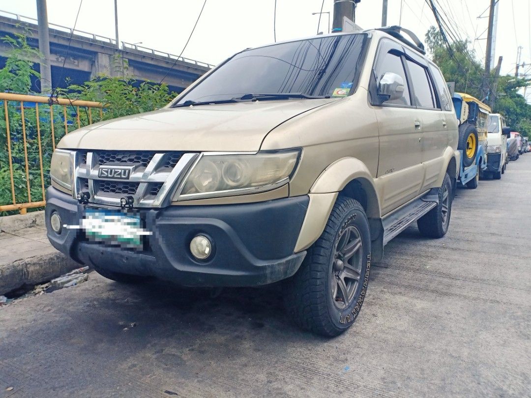 Isuzu Crosswind (Category: Used Cars) located in Makati City. Submitted by glenson16 (Listing ID 1464506249, Image 2). Description: Isuzu Crosswind Sportivo 2013 Negotiable upon viewing New Tires New change oil New battery Added shackles and molye Brand new front and rear shock absorber New upper and lower ball joints New tierod left and right New brick pad New brick drum right handle New alternator New belt ac and alternator No talsik No usok Re