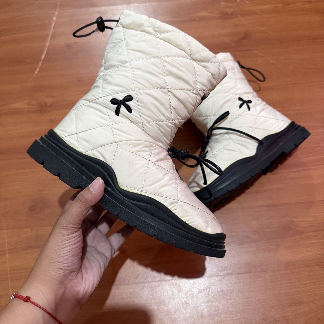 Ivory quilted padding boots (Category: Boots) located in Baguio. Submitted by puss_n_boots2600 (Listing ID 1464421544, Image 2). Description: Ivory quilted padding boots Size 37 No Flaws.
