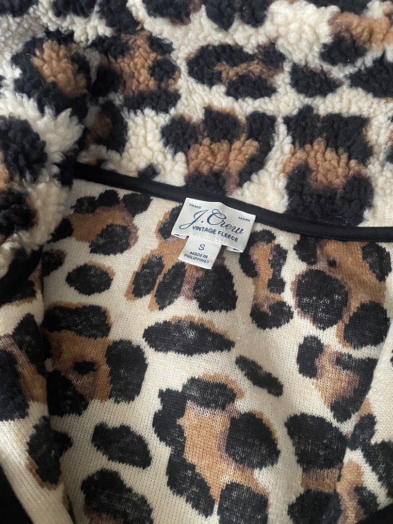j crew vintage fleece (Category: Coats, Jackets and Outerwear) located in Cavite. Submitted by ma.ki (Listing ID 1464396343, Image 3). Description: leopard print size small-large vintage fleece good quality furr.