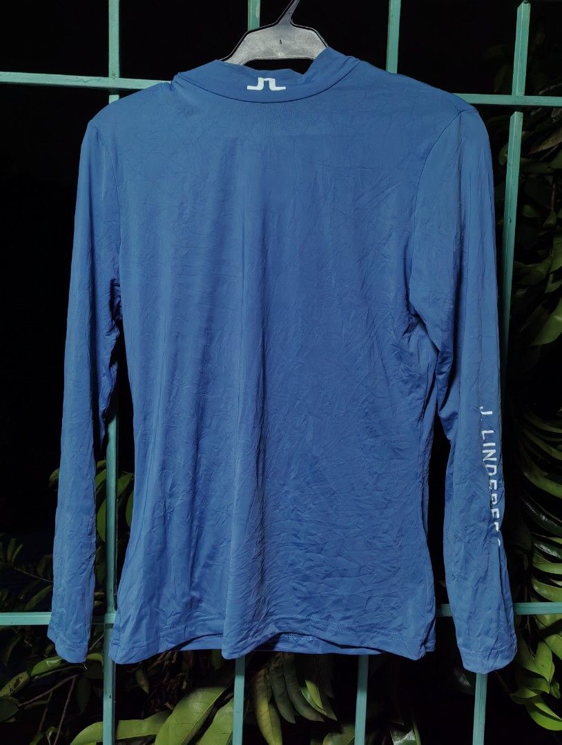 J. Lindeberg Blue Long Sleeve soft compression (Category: Longsleeves) located in Quezon. Submitted by miksxthrift (Listing ID 1464503178, Image 1). Description: - Brand: J. Lindeberg - Color: Blue - Sleeve Type: Long-sleeved - Size: L - Features: J. Lindeberg logo on back of neck and on sleeve - Ideal for: Sports or casual wear.
