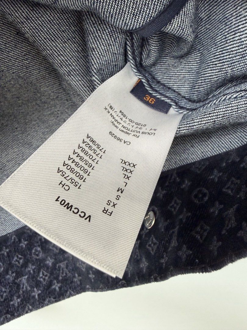 Jacket dojh7 (Category: Coats, Jackets and Outerwear) located in Singapore. Submitted by yejasmine (Listing ID 1464535921, Image 8). Description: .