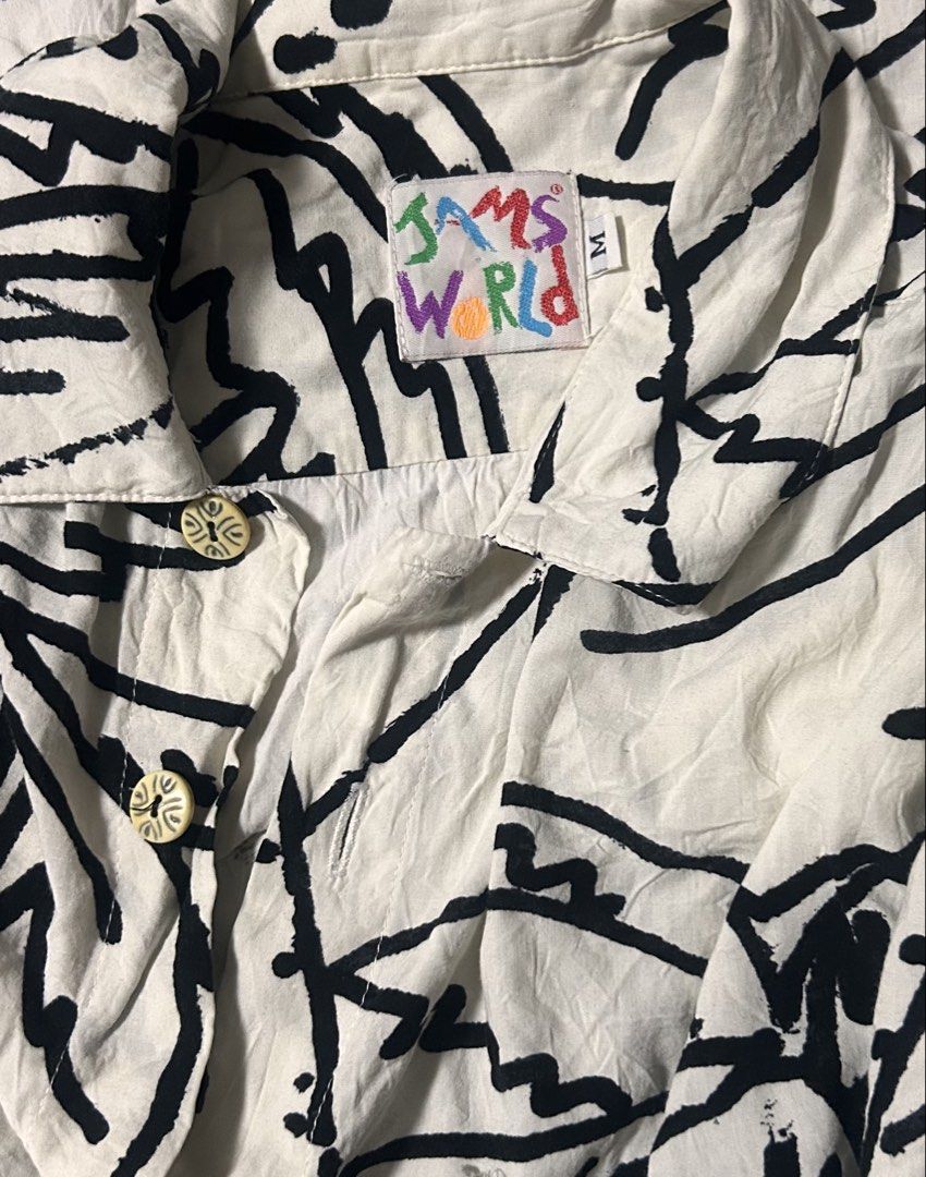 JAMS WORLD (Category: Tshirts & Polo Shirts ) located in Davao. Submitted by sart0ria85 (Listing ID 1464481135, Image 3). Description: A black and white print button collared shirt. Details faded. MEDIUM. Size 6z EXCELLENT CONDITION (91/100).