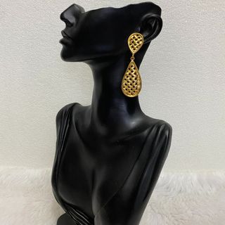 (Category: ) located in . Submitted by posh_avenue888 (Listing ID 1464456208, Image 1). Description: .