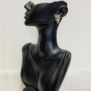 (Category: ) located in . Submitted by posh_avenue888 (Listing ID 1464416880, Image 1). Description: .