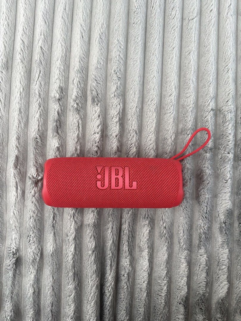 JBL Flip 6 Red (Category: Soundbars, Speakers & Amplifiers) located in Carmona. Submitted by shawnchristiane (Listing ID 1464379922, Image 1). Description: JBL Flip 6 Bluetooth Speaker - complete box - Waterproof design - USB-C charging port - Integrated carrying loop - Impressive sound quality for its size - Ideal for outdoor adventures and travel.