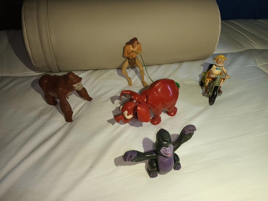 McDonald's bag and Figures (Category: Designer & Blind Box Toys) located in Irosin. Submitted by whanchore55263 (Listing ID 1464368773, Image 3). Description: japan surplus McDonald's bag and toys .