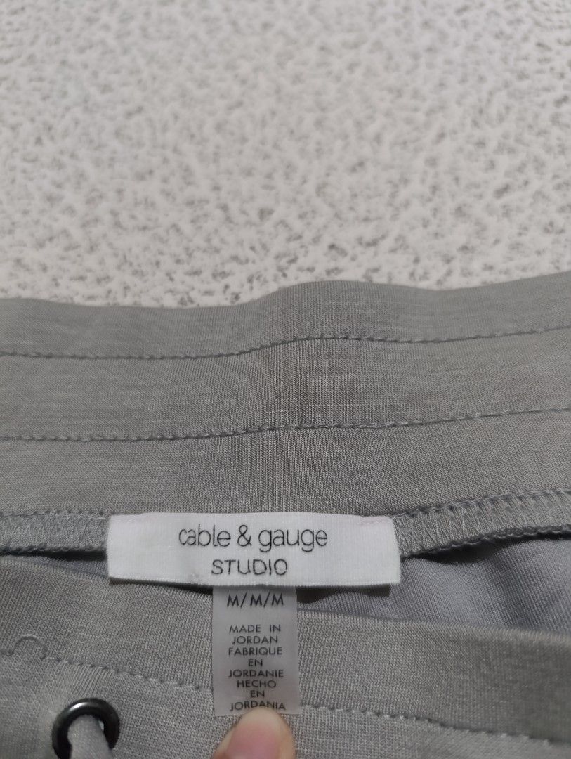 Jogging pants (Category: Joggers) located in Floridablanca. Submitted by shierlyqui32911 (Listing ID 1464399578, Image 3). Description: Jogging pants Size : M on tag Dimes: 33-39x38 Courier: J&t express Mod: Gcash Note: Need wash/color may vary due to lighting First to pay will get the item..