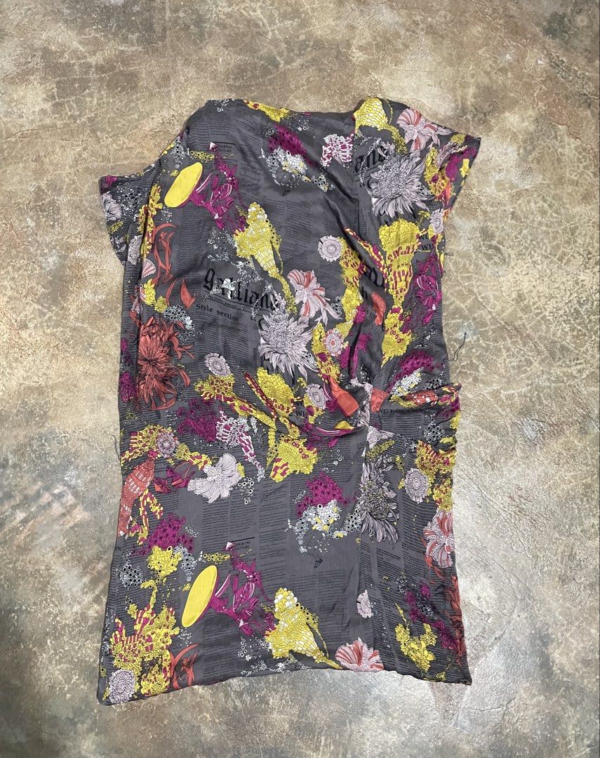 John Galliano dress (Category: Looking For) located in Davao. Submitted by mj_designervintagecurator (Listing ID 1464530953, Image 2). Description: 📌may tastas lang sa banda kili2x arm sleeve 📌 best fit med to semi large 📌shoulder 17- bust 36- armhole 16- waist 34 - length 29 inches.