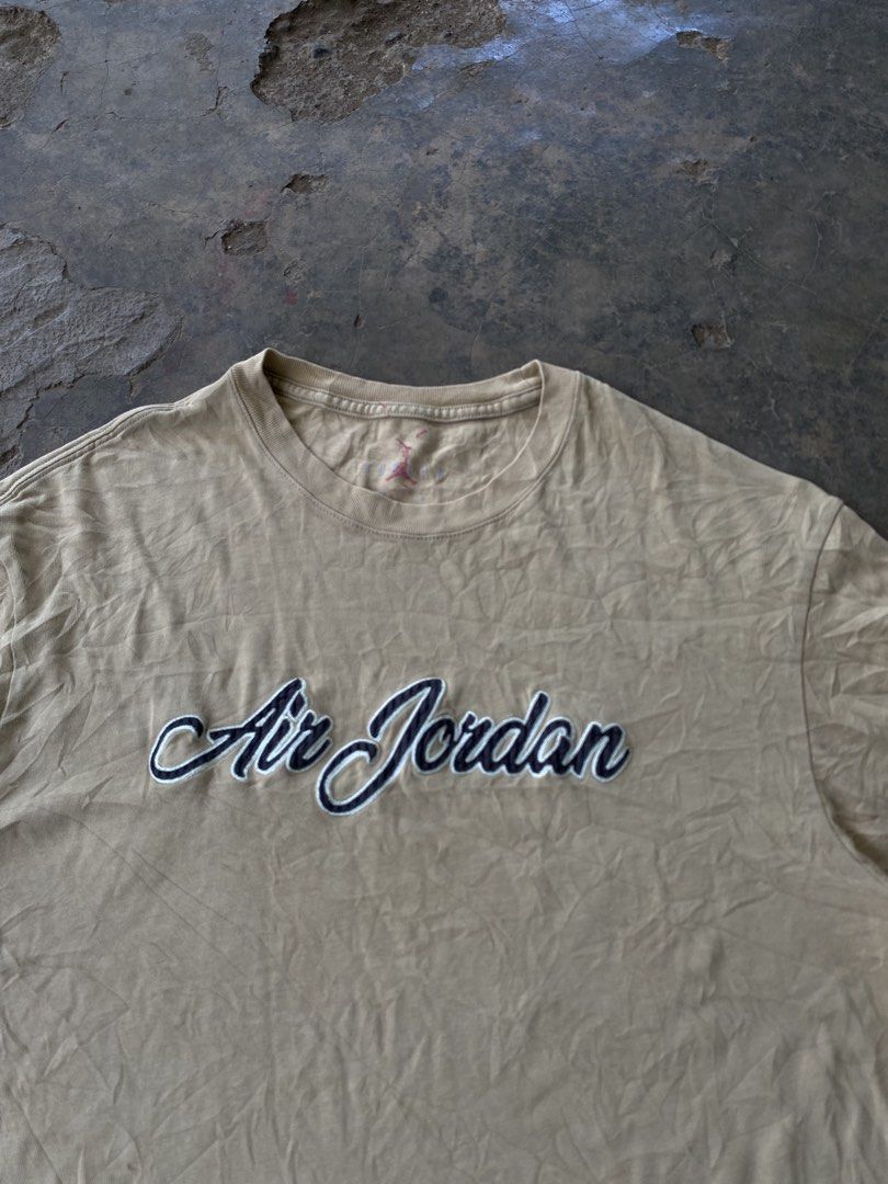 Jordan (Category: Formal Shirts) located in Aloran. Submitted by thriftnijep.04 (Listing ID 1464380009, Image 2). Description: Jordan Good Condition Dimes: 22 x 28 (Large bestfit) Issue: None Color rate: 9/10.