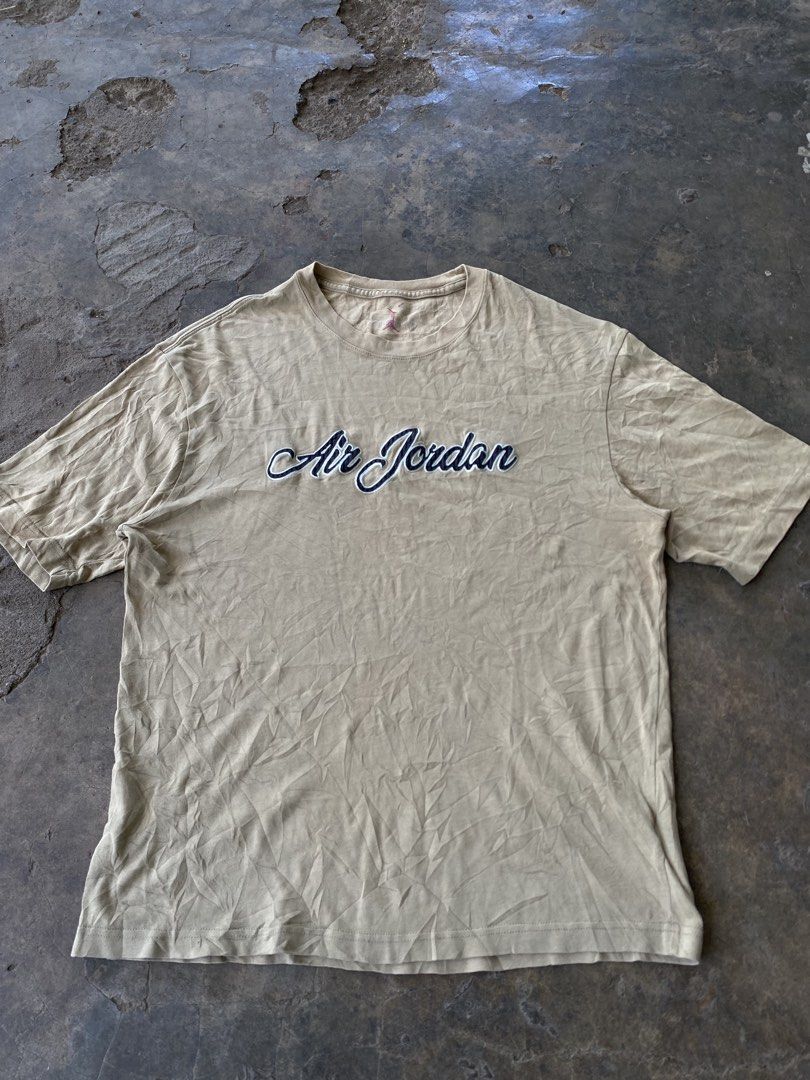 Jordan (Category: Formal Shirts) located in Aloran. Submitted by thriftnijep.04 (Listing ID 1464380009, Image 1). Description: Jordan Good Condition Dimes: 22 x 28 (Large bestfit) Issue: None Color rate: 9/10.