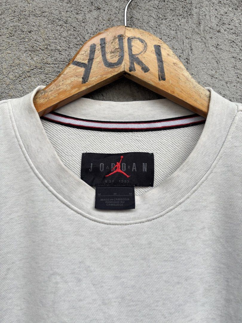 Jordan Essential Loopback Fleece (Category: Hoodies) located in Davao. Submitted by lumpiashanghai (Listing ID 1464466296, Image 3). Description: Jordan Essential Loopback Fleece Sweatshirt Width 22, Length 26 Excellent Condition Yellow Stain Last pic 400 +shipping.