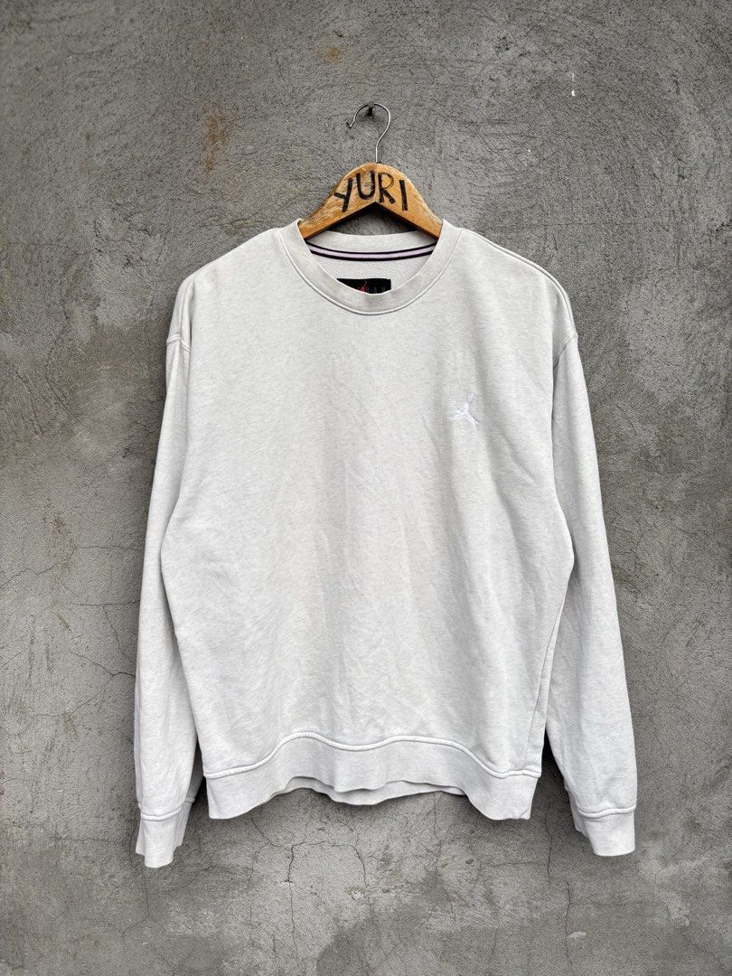 Jordan Essential Loopback Fleece (Category: Hoodies) located in Davao. Submitted by lumpiashanghai (Listing ID 1464466296, Image 1). Description: Jordan Essential Loopback Fleece Sweatshirt Width 22, Length 26 Excellent Condition Yellow Stain Last pic 400 +shipping.