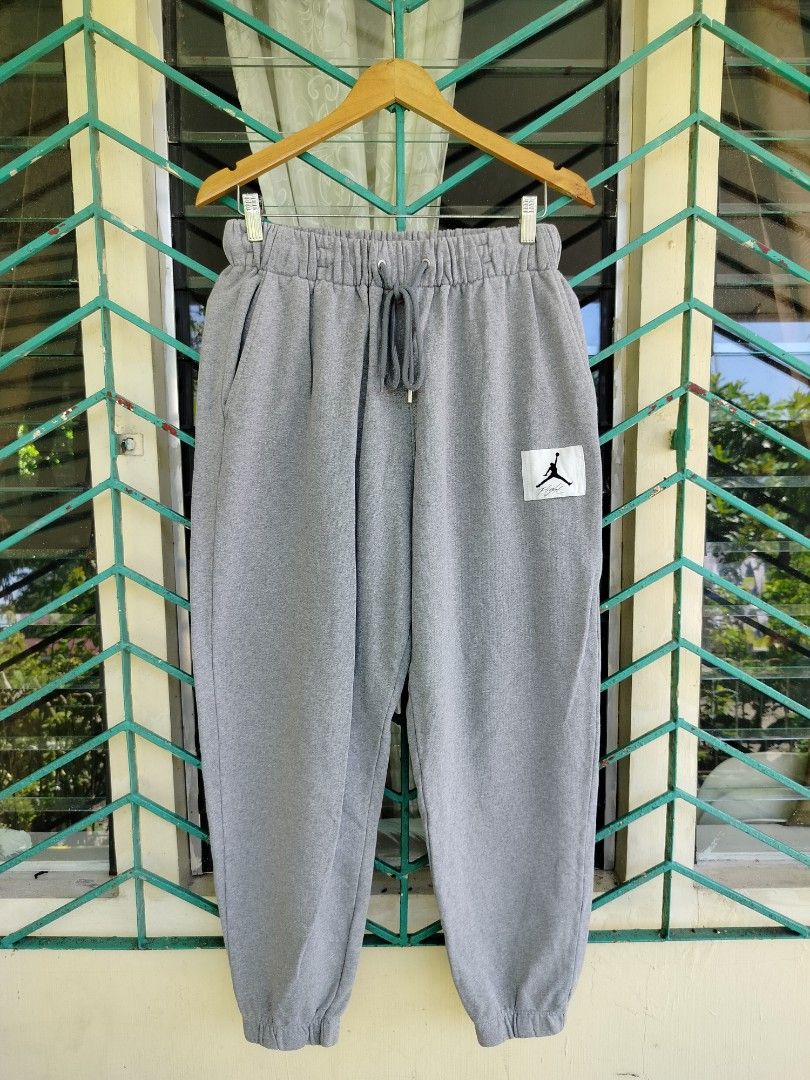 Jordan Grey Sweatpants Joggers 3XL (Category: Joggers) located in Manila. Submitted by virgiliosa38485 (Listing ID 1464493762, Image 1). Description: - Grey Jordan sweatpants - Size: 3XL -Waist 30-40 -Length 40 - Elastic waistband with drawstring - Two side pockets - One back pocket - Jogger style with elastic cuffs - Ideal for casual wear or sports.