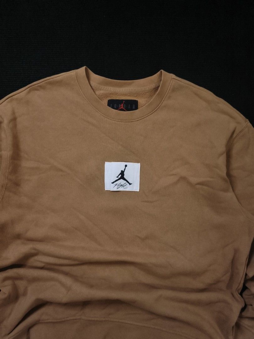 Jordan Mid Logo (Category: Coats, Jackets and Outerwear) located in San Fernando. Submitted by gaboo_asncn (Listing ID 1464546535, Image 3). Description: - Jordan Mid Logo - Size: Large on tag (W23.5/L27) - Condition: Excellent - Color Rate: 9.5/10 - Issue: Small Snag/Pill on the back.