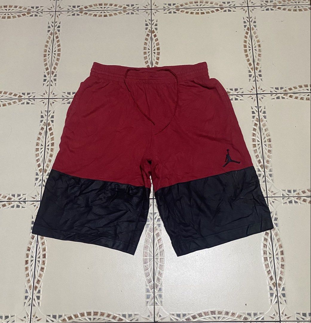 Jordan short (Category: Shorts) located in Cebu City. Submitted by hustler_69 (Listing ID 1464470496, Image 1). Description: Jordan short metallic black Size large Fits 30-34 waistline 21 length Very good condition Details are all posted.
