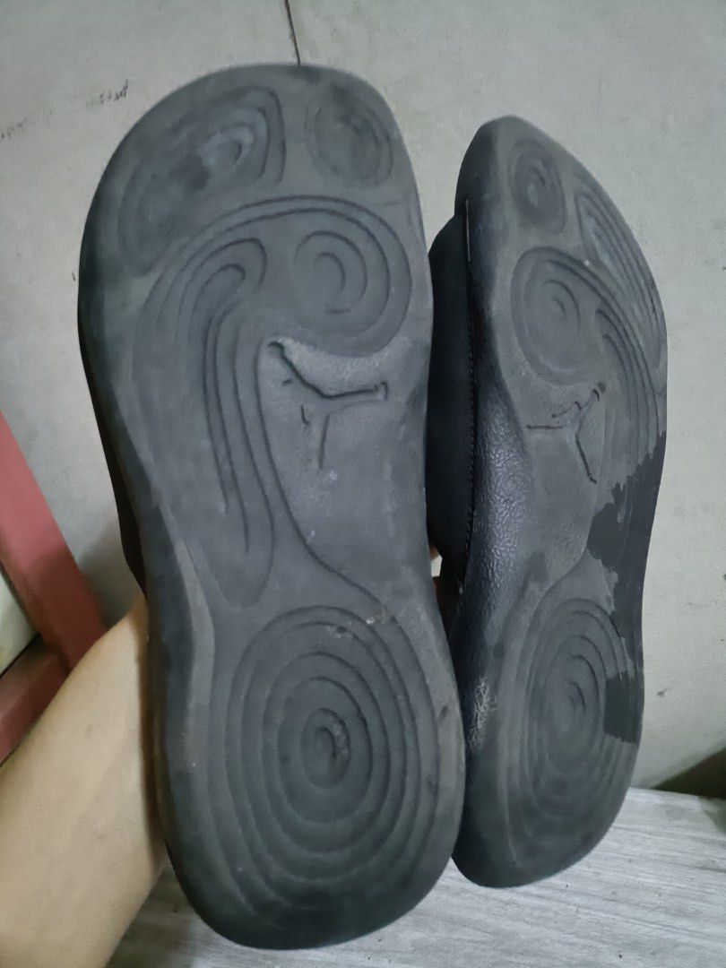 Jordan Slides Black Red Size US 9 (Category: Slippers & Slides) located in Valenzuela. Submitted by boutiquechic (Listing ID 1464367394, Image 3). Description: - Authentic Jordan slides in black with iconic red Jumpman logo. - Size US 9 (UK 8, EUR 42.5, CM 27). - Made in China. - Soles exhibit signs of wear, consistent with use. - Perfect for comfortable casual wear or post-game relaxation. Rfs: declutter.