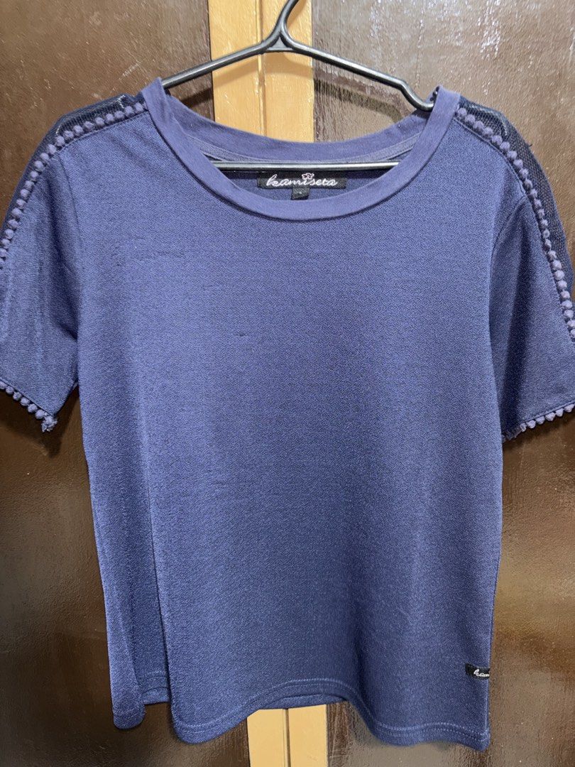 Kamiseta women's top (Category: Blouses) located in Quezon City. Submitted by den.declutters (Listing ID 1464501533, Image 1). Description: .