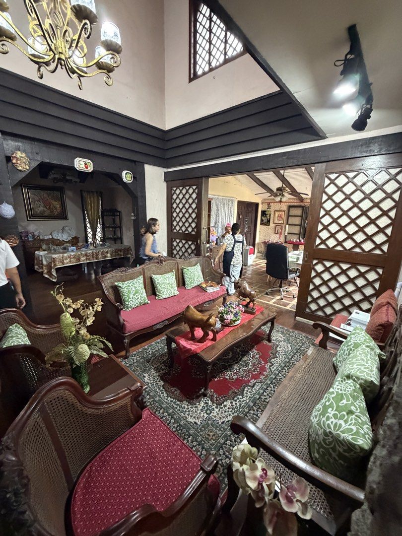 Kapitolyo House for Sale (Category: House & Lot) located in Taguig. Submitted by brokerhanstaneo_09178038728 (Listing ID 1464388105, Image 3). Description: For Sale in Kapitolyo Pasig Lot size: 367 sqm 4 Bedrooms 2 car garage 19 meters frontage.