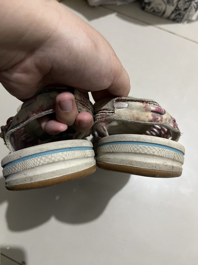KEEN Uneek Sakura Tie Dye Sandals (Category: Sandals) located in Imus. Submitted by louiemarie (Listing ID 1464535635, Image 3). Description: - KEEN uneek sandals in a fun tie-dye pattern. - Comfortable and ideal for walking. - Features a convenient bungee lace system for easy adjustment. - Great for outdoor adventures or everyday casual wear. Size: 25.5 cm .