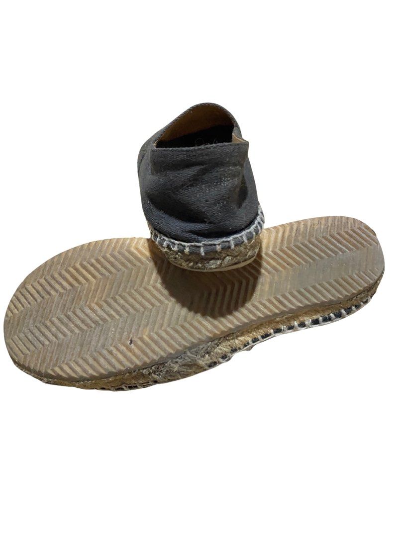Kenzo Paris Tiger Espadrilles Black (Category: Flats & Sandals) located in Navotas City. Submitted by sophiadnse (Listing ID 1464424878, Image 3). Description: - Kenzo black espadrilles - Iconic tiger embroidery - Jute sole - Comfortable slip-on style - Perfect for casual wear - Minor signs of wear on insoles and soles.
