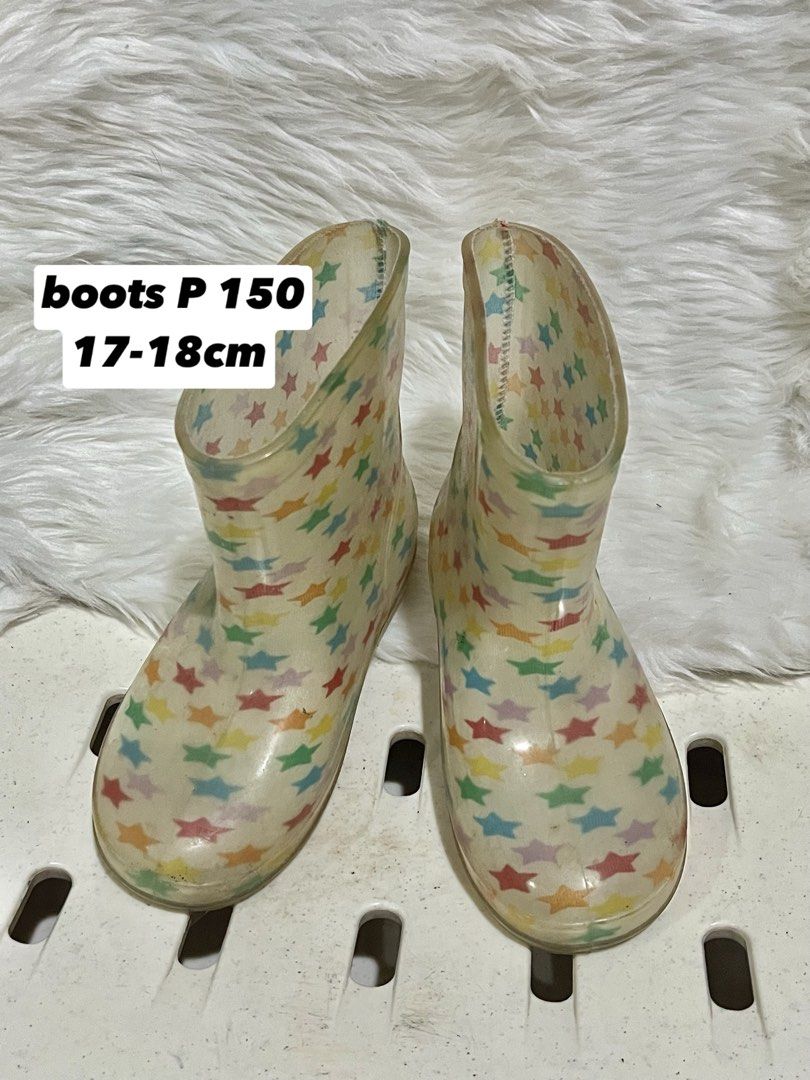 Kids Boots 17-18cm with Star Pattern (Category: Babies & Kids Fashion) located in Quezon City. Submitted by Mhia17 (Listing ID 1464454080, Image 1). Description: - Cute boots for kids - Fun all-over star pattern - Size: 17-18cm - Ideal for rainy days and outdoor play - Easy slip-on design - Price: P150 Loc west ave QC.