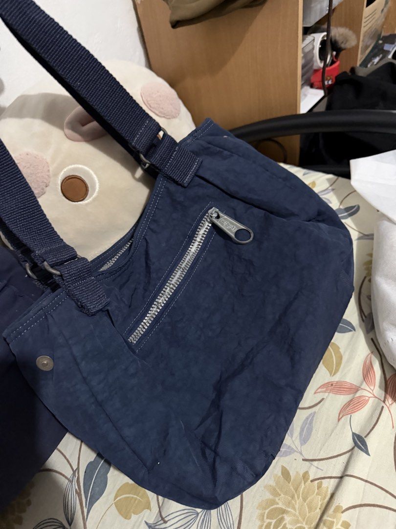 Kipling 2 way Shoulder Sling bag (Category: Shoulder Bags) located in Quezon City. Submitted by yoooitschris (Listing ID 1464455942, Image 3). Description: Kipling 2 way shoulder sling bag In blue color. With detachable sling Heavily used but still in usable condition Issue yung last pic, the leather tab, metals are tarnished na and cabinet smell .