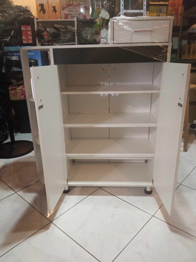 kitchen cabinet #2 2000php Af 250php (Category: Everything Else Others) located in Manila. Submitted by mightycloud_1992 (Listing ID 1464385094, Image 3). Description: .