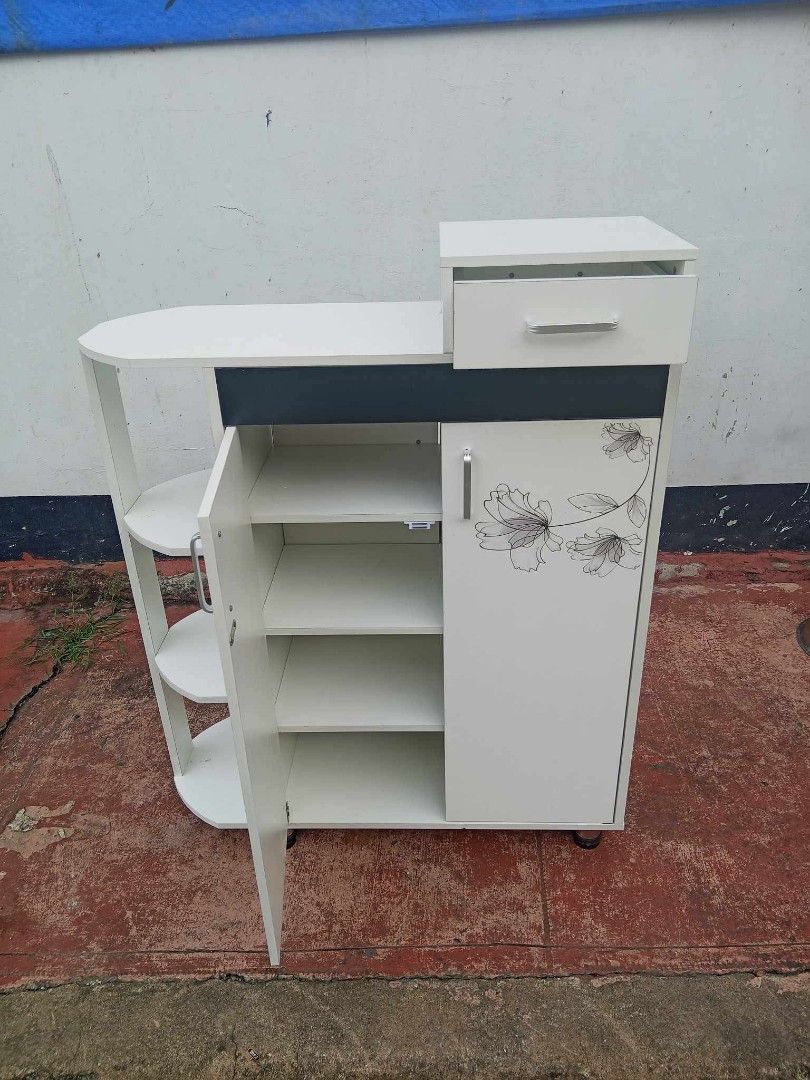 kitchen cabinet #2 2000php Af 250php (Category: Everything Else Others) located in Manila. Submitted by mightycloud_1992 (Listing ID 1464385094, Image 2). Description: .