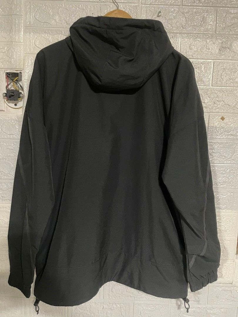 Lacoste Jacket Oversize (Category: Coats, Jackets and Outerwear) located in General Trias. Submitted by hungariancheesecake (Listing ID 1464360357, Image 3). Description: Lacoste Sport Kangaroo Pocket Windbreaker Size 50 M Fit to XL 24x29 Pm sa Interested.