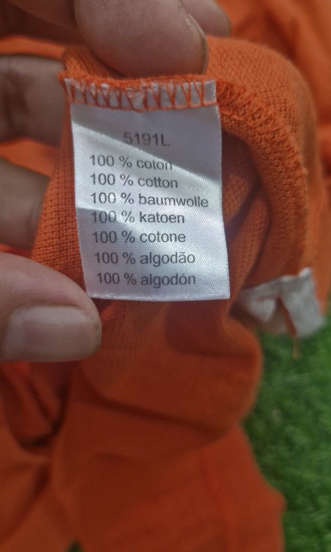 Lacoste polo shirt (Category: Tshirts & Polo Shirts ) located in Pili. Submitted by the_g_thrift (Listing ID 1464437078, Image 2). Description: size 6 on tag dimes: 22 x29f 31b issue: pin hole sa likod.