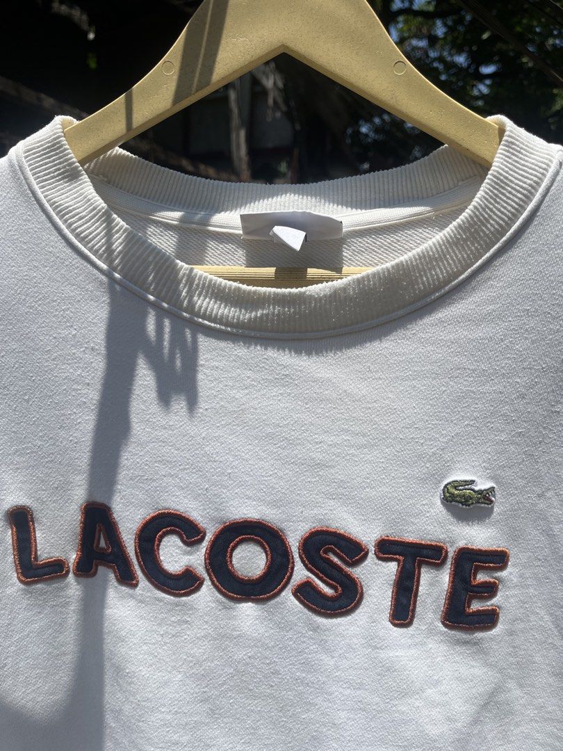 Lacoste Slim Fit White Sweatshirt (Category: Coats, Jackets and Outerwear) located in Lucena. Submitted by brkrobert (Listing ID 1464461452, Image 2). Description: - White Lacoste sweatshirt - Classic embroidered Lacoste logo on chest - Slim fit design - Size L - Ideal for casual wear - minimal specs 22 x 25.